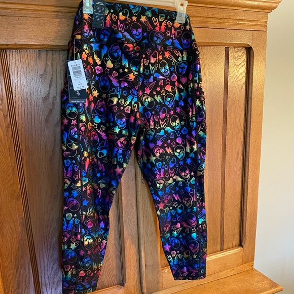 NWT torrid active rainbow skull high rise crop legging, hearts, stars, 1X - Picture 10 of 16